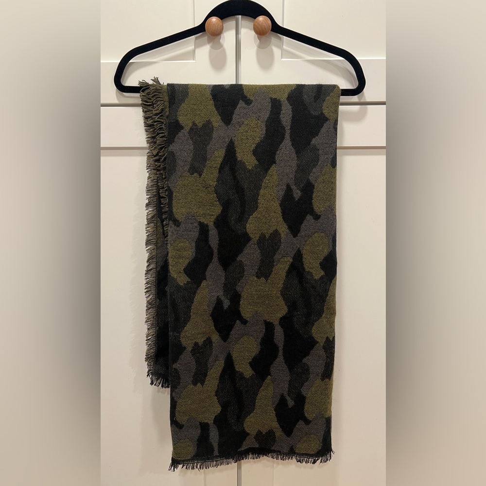 Anthropologie Olive & Black Camo Blanket Scarf - Picture 3 of 10